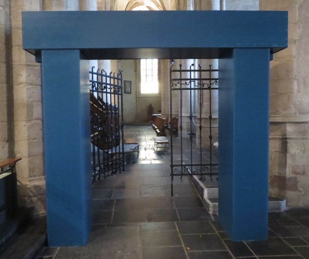 Een poort in de basiliek